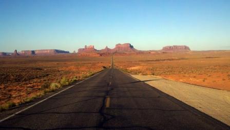 My Favorit Pic of Road Through Monument Valley