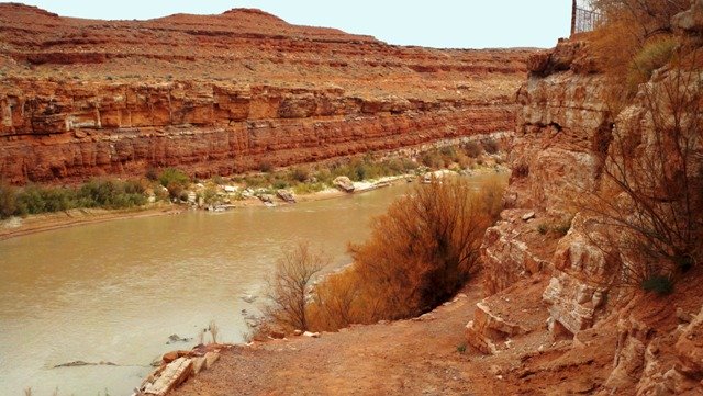 Start of path to the river from San Juan Inn